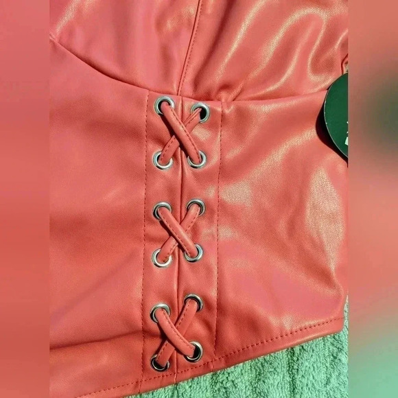Women's Pink Vegan Leather Corset-like‎ Cropped Spaghetti Straps Top Sz. L NWT - Picture 3 of 8